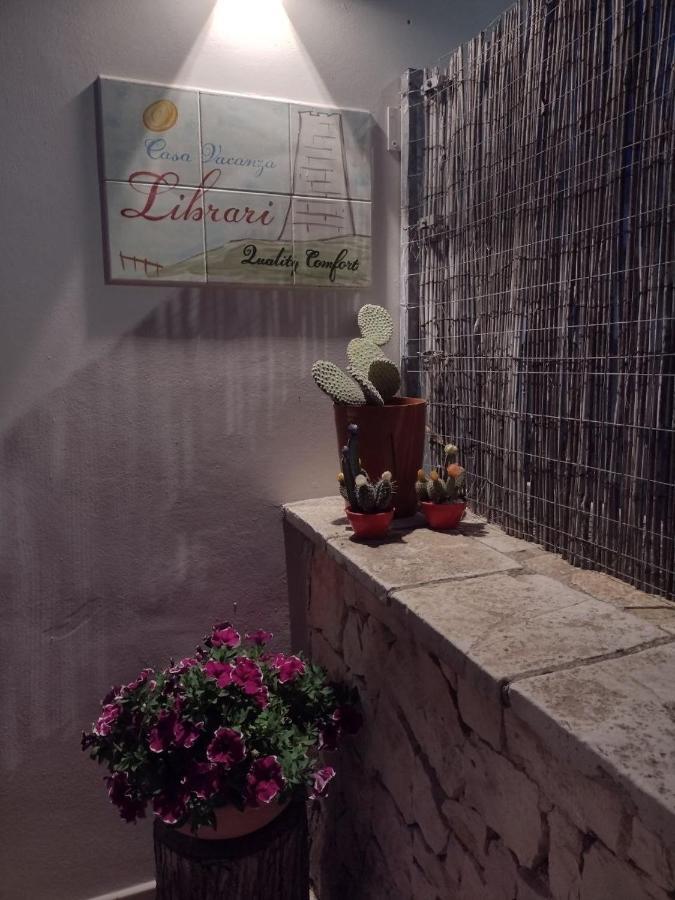 Librari - Quality Confort Monacizzo Luaran gambar